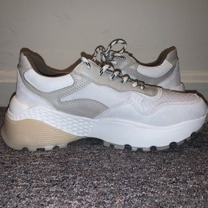 Cute fashion tennis shoes